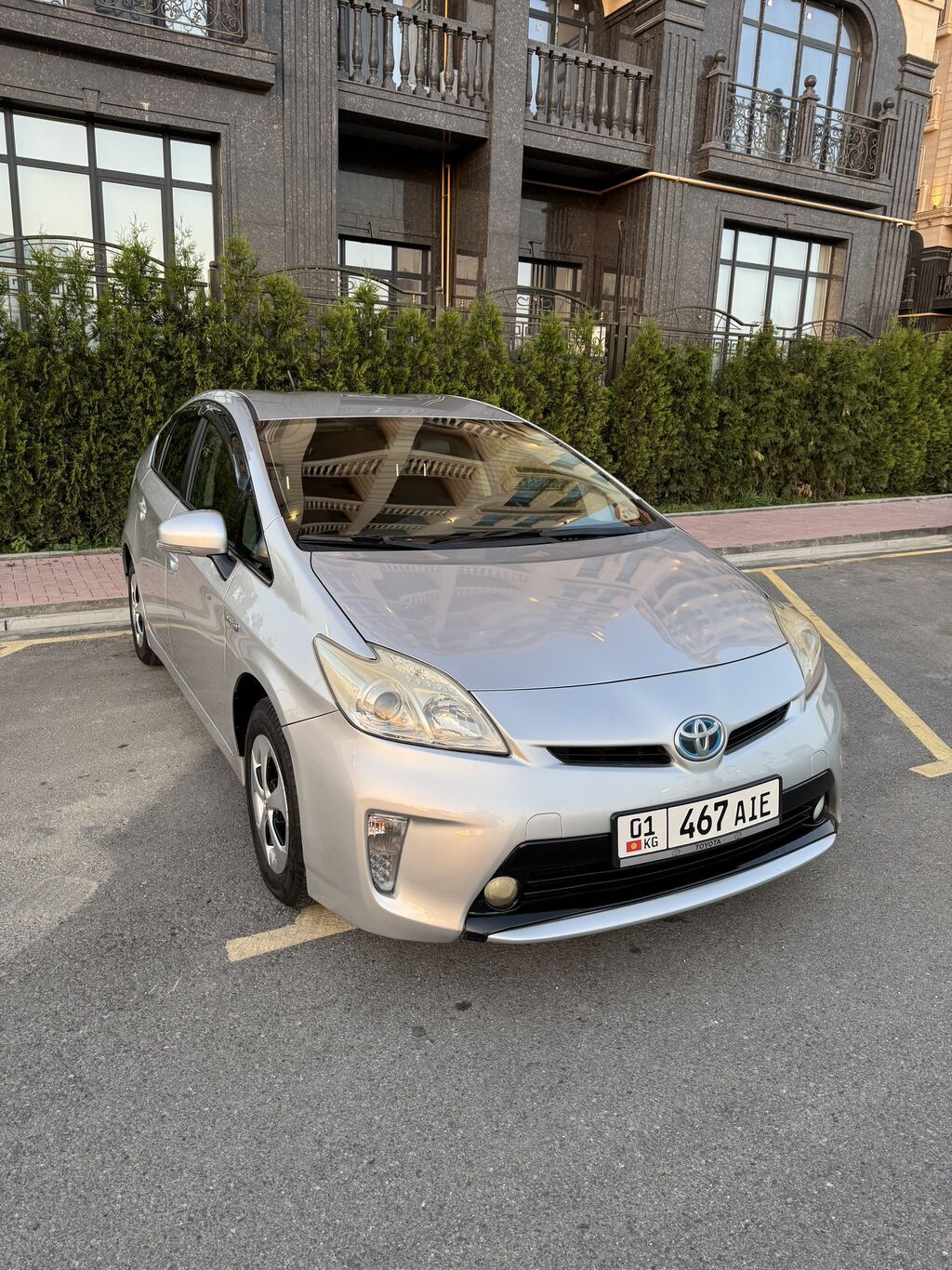Toyota Prius: 2012 г., 1.8 л, Автомат, Гибрид